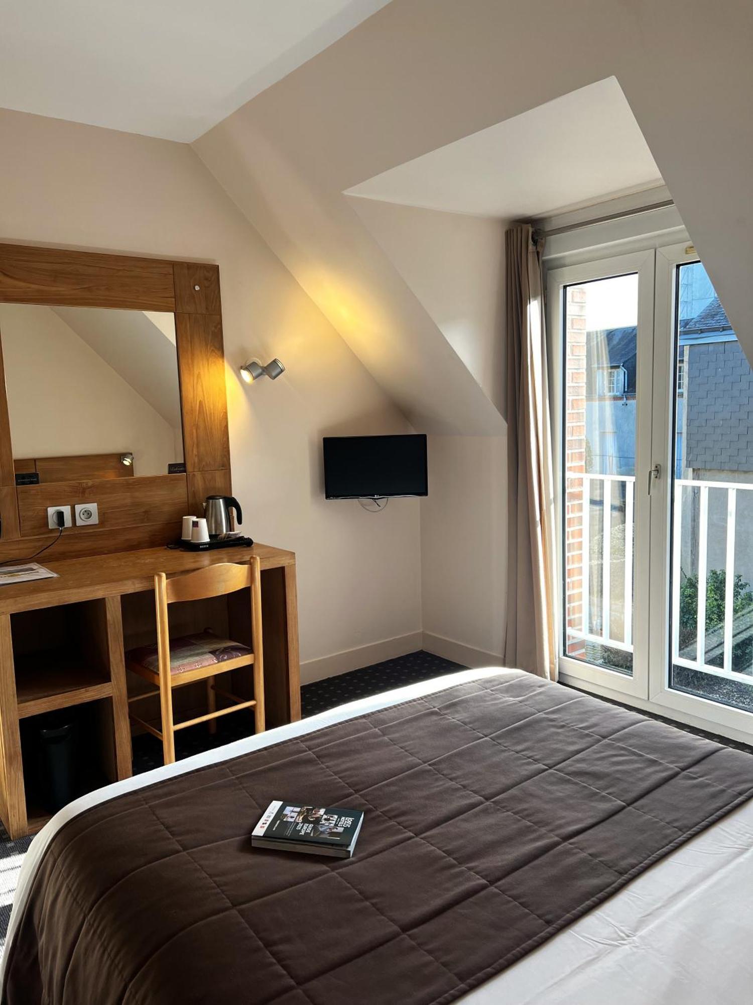Logis Hotel Restaurant Du Labrador Saint-Benoît-sur-Loire 外观 照片