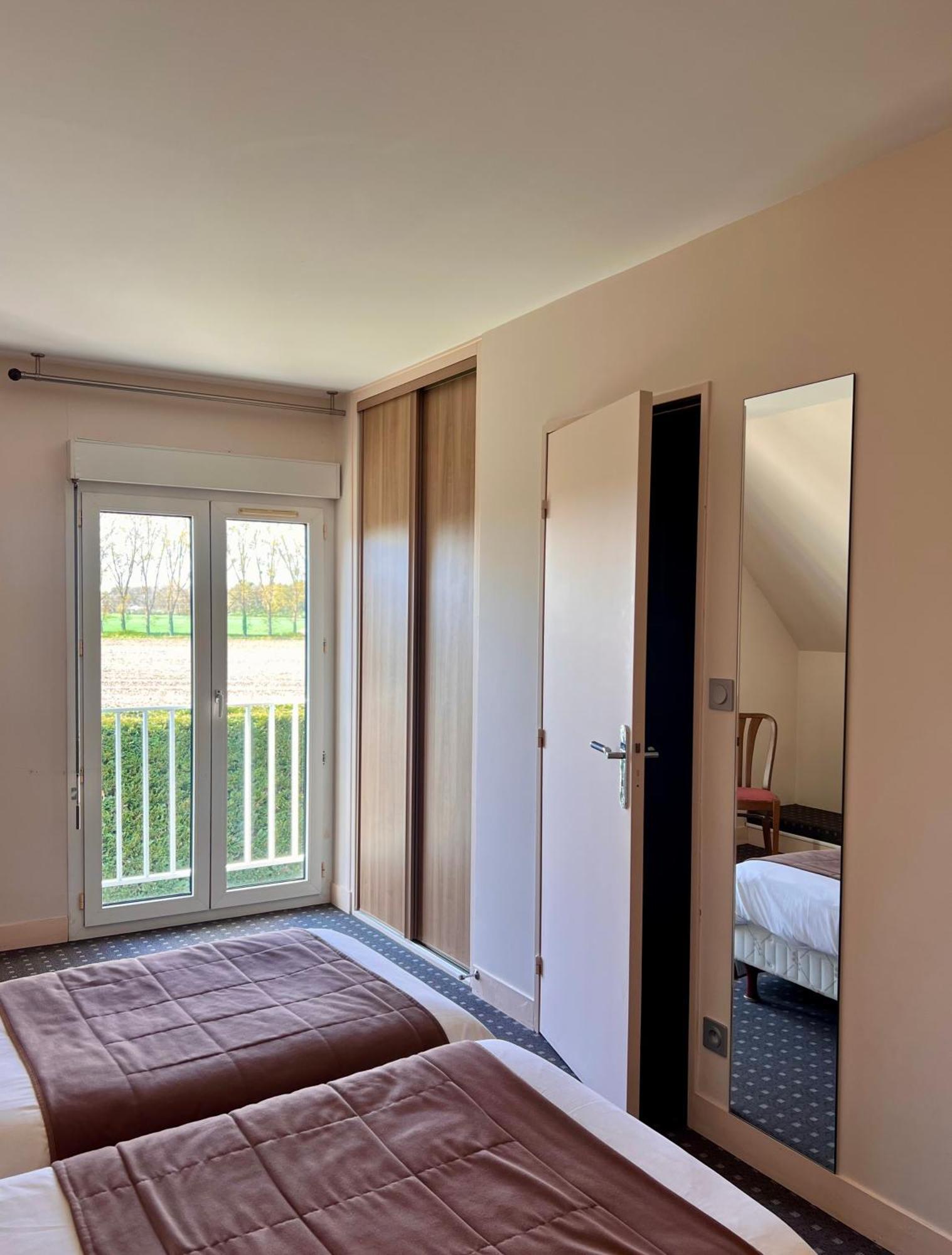 Logis Hotel Restaurant Du Labrador Saint-Benoît-sur-Loire 外观 照片